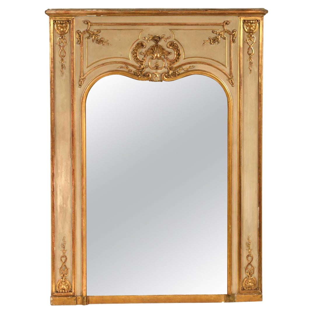 Grand miroir français du 19ème siècle en bois doré sculpté à la main de style Louis XVI en vente