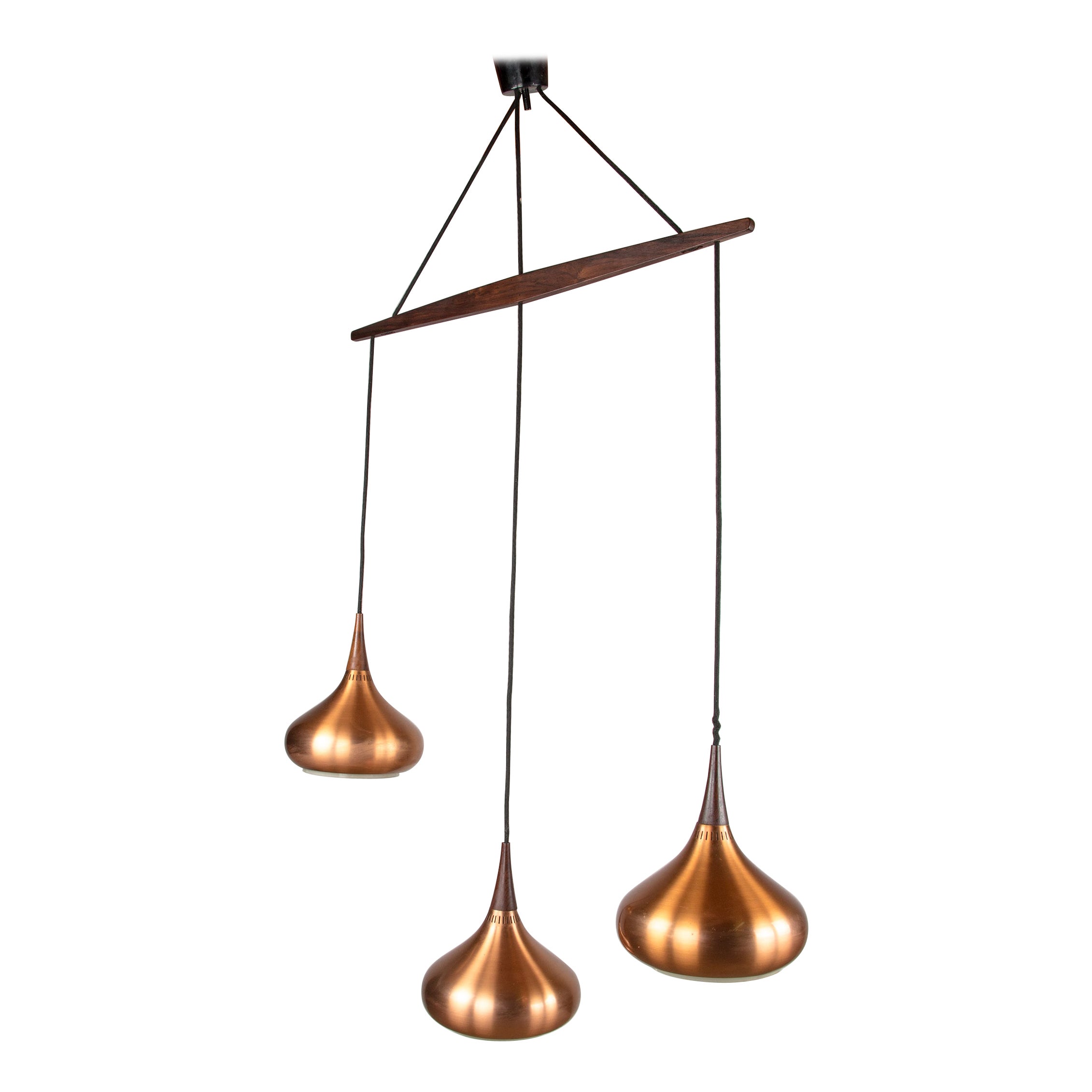 Lampe à suspension triple danoise, métal et bois de rose, modèle Orient, Jo Hammerborg 1965 en vente