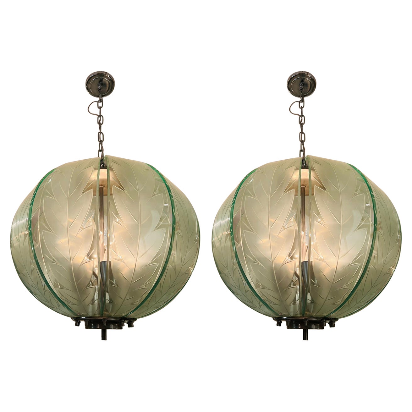 Fontana Arte pair of italian chandeliers in engraved glass and metal circa 1950 For Sale