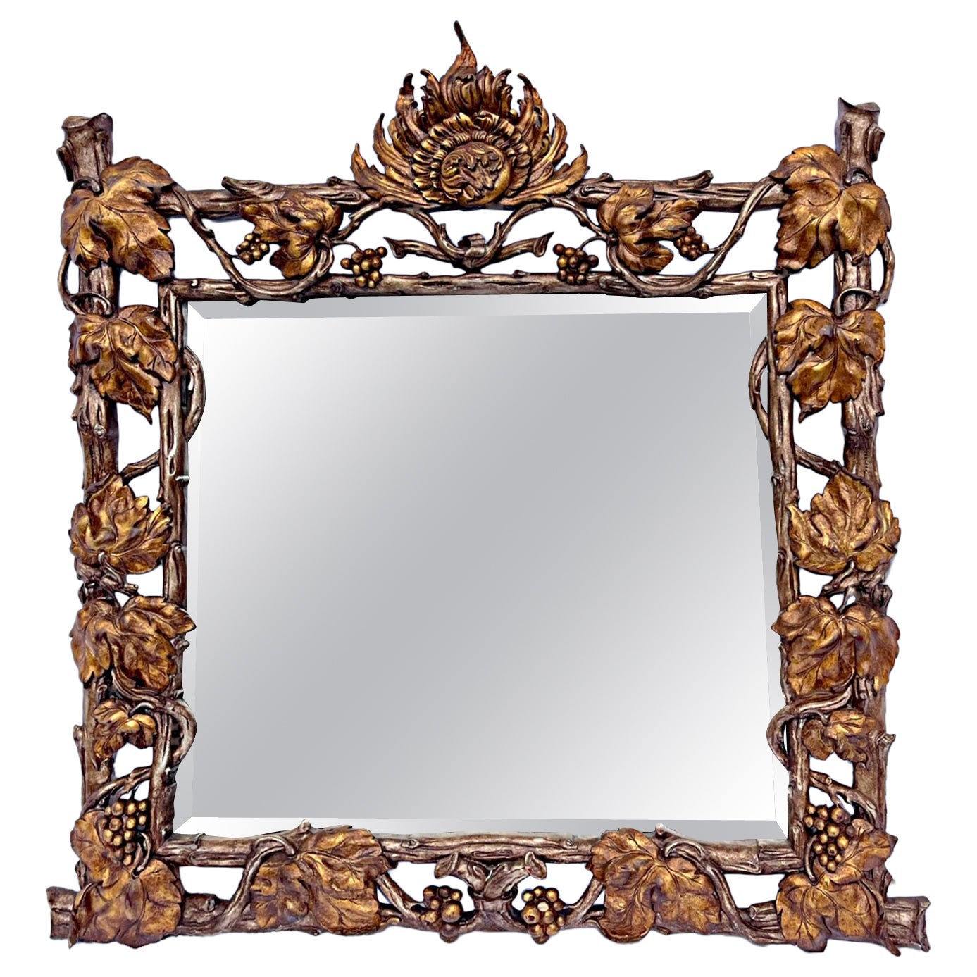 Grand miroir rare Hollywood Regency en bois sculpté à la main, argenté et doré en forme de vigne.