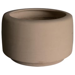 Jardinera "Tire" modelo CP-17 en bisqué de John Follis para Architectural Pottery