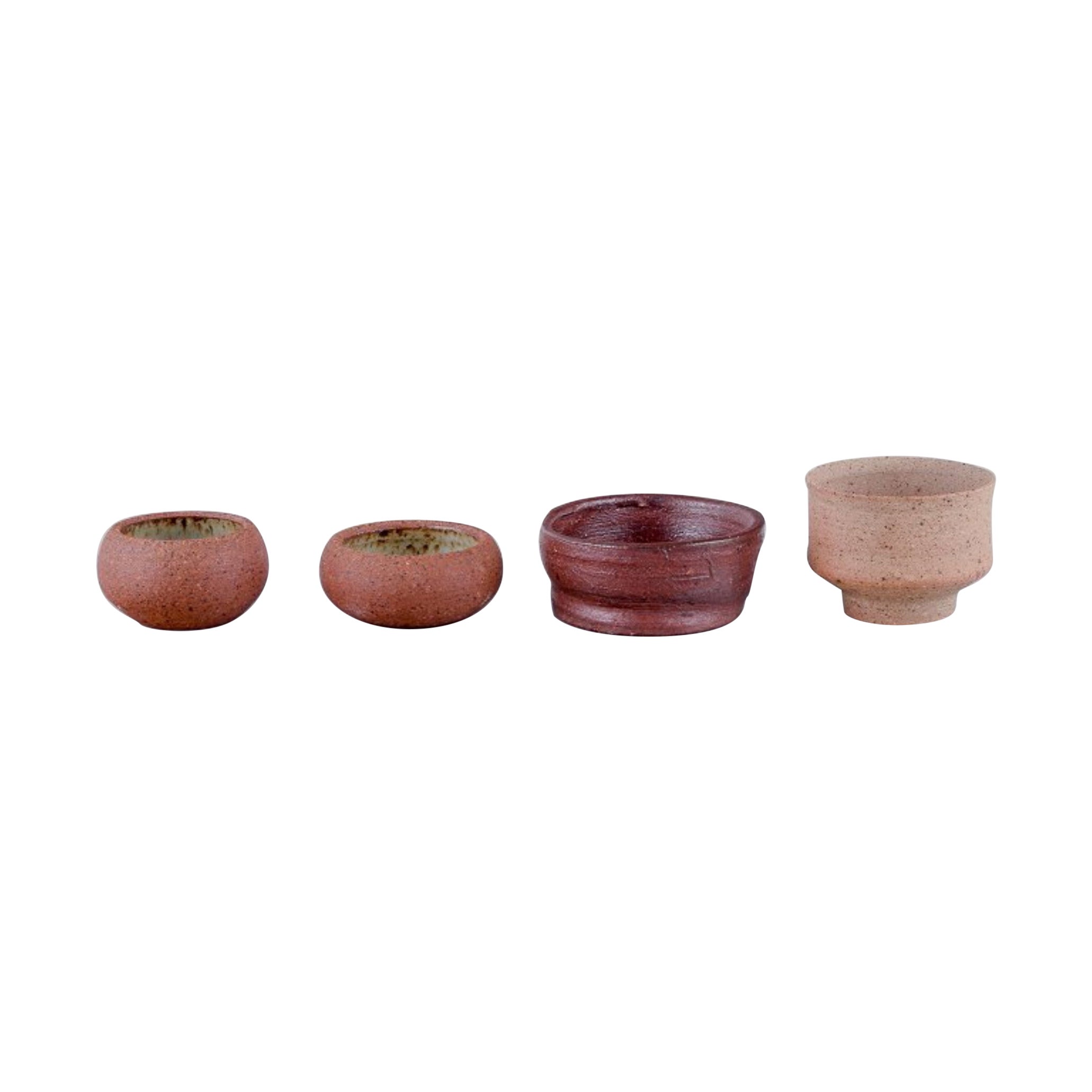 Mogens Nielsen, Nysted / Stouby Keramik und andere. Vier Pieces aus Keramik