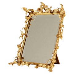 Specchio da toilette dorato degli anni '70 con cornice a foglia decorativa