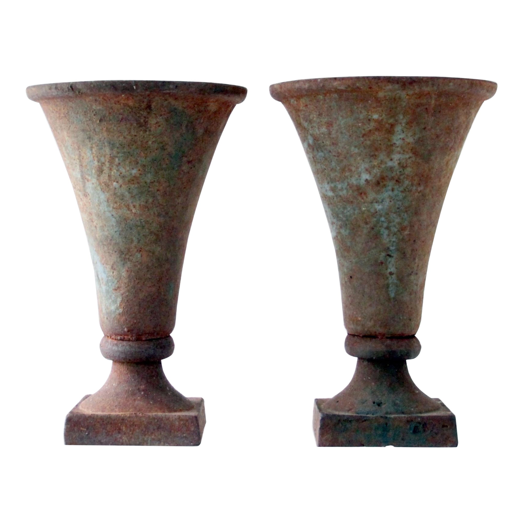 Vases anciens en fonte
