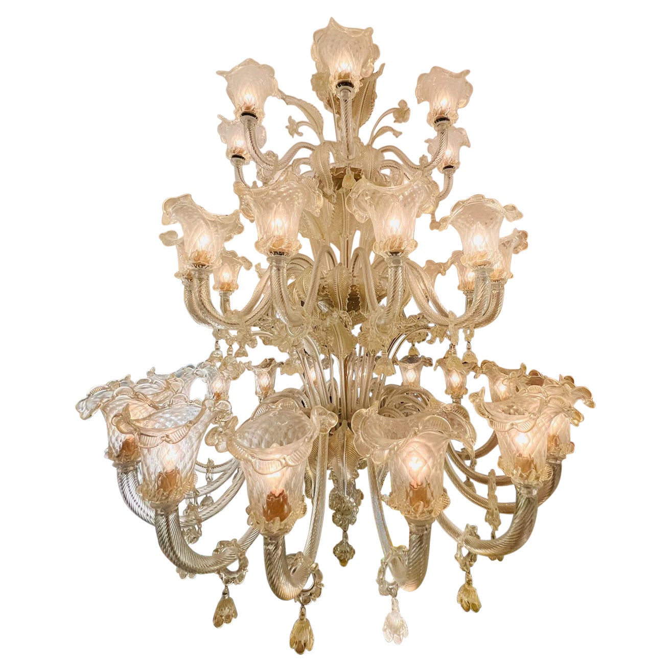 Large Barovier&Toso Murano glass for 36 lights circa 1950 with gold. For Sale