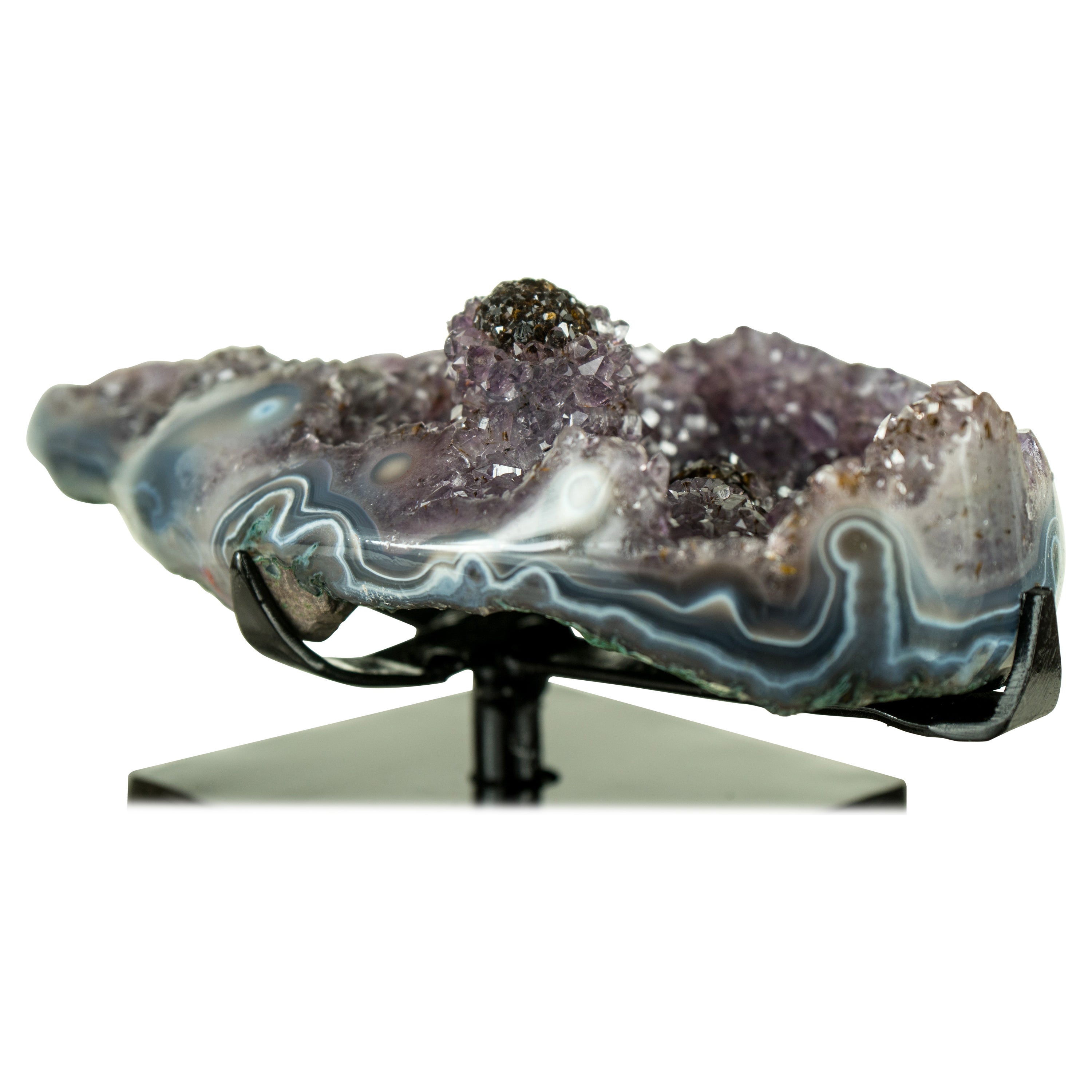 Gallery-Grade Achat-Geode mit seltener Goethit (AKA Cacoxenit) Blume im Angebot