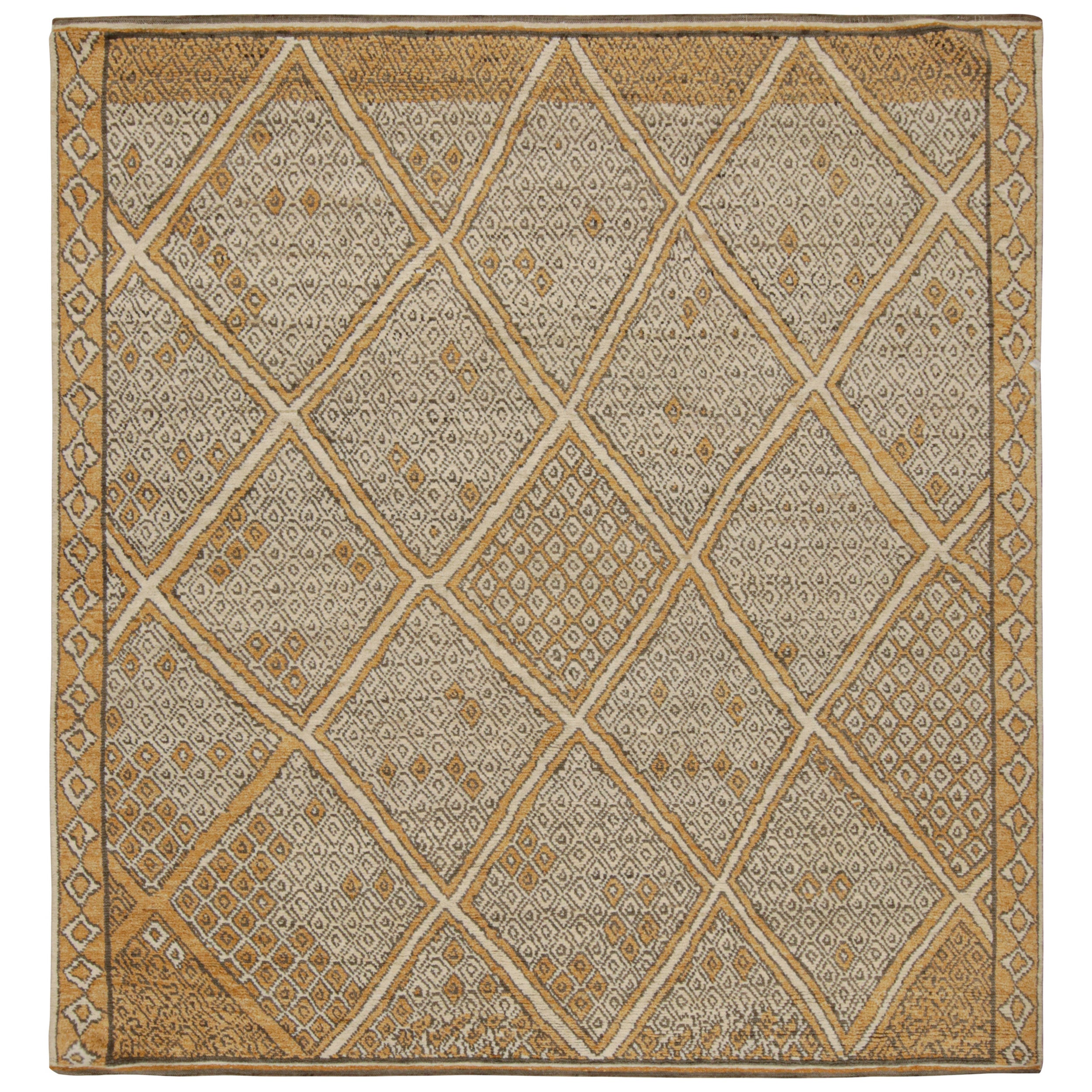 Rug & Kilim’s Geometric Moroccan Style Rug in Gold and Beige For Sale