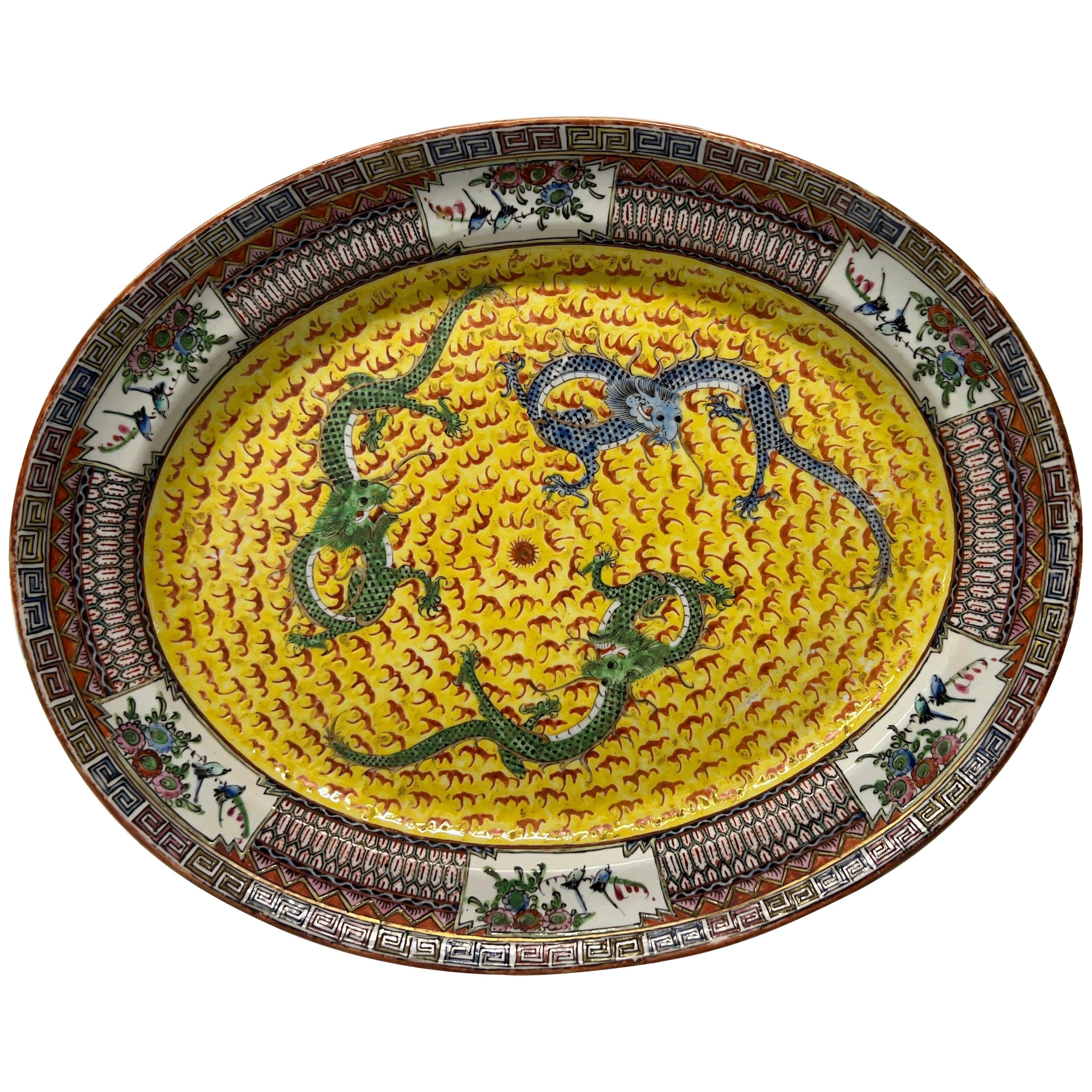 Plat à dragon impérial jaune, exporté de Chine au 19e siècle en vente