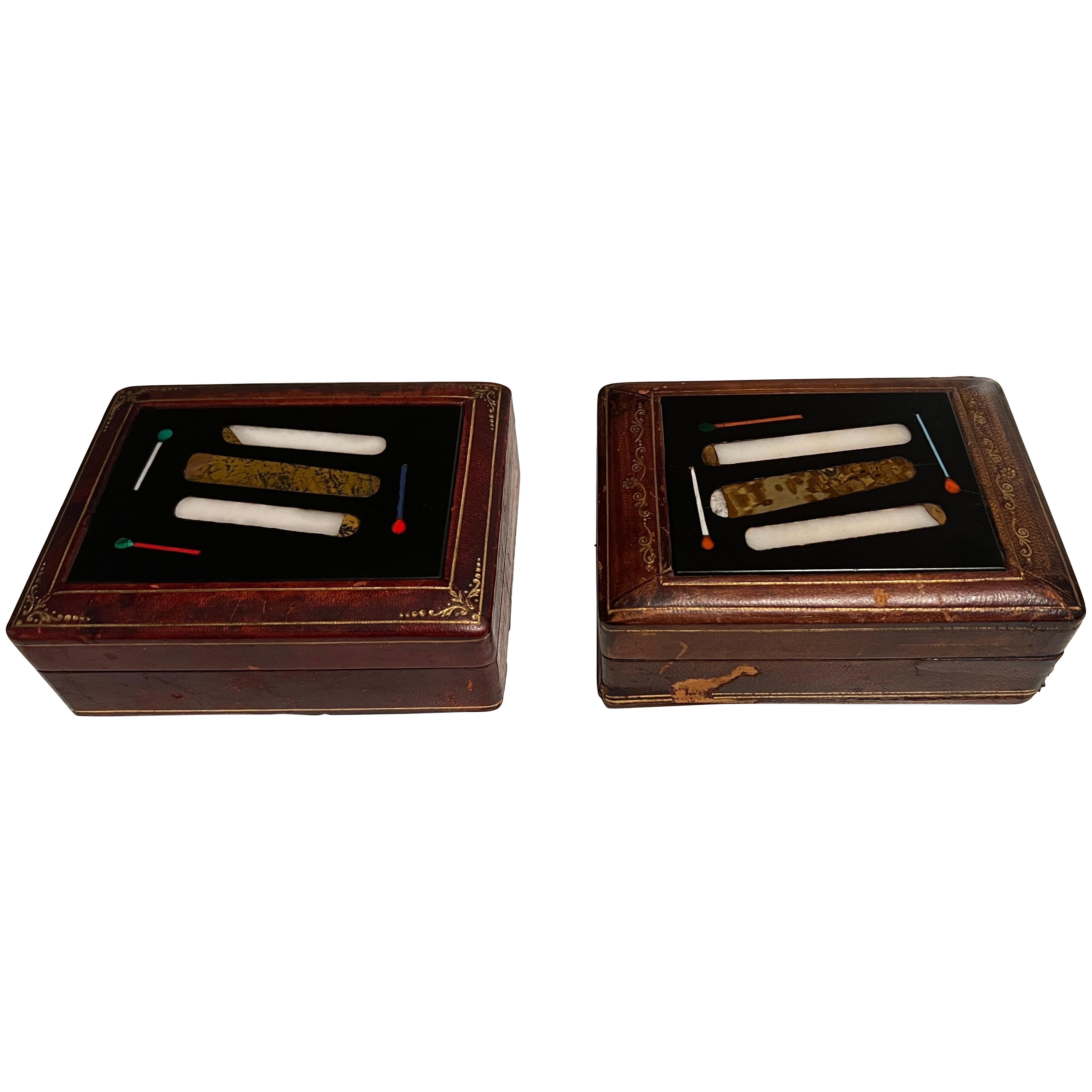 Paire de boîtes à tabac italiennes en cuir ouvragé et Pietra Dura à motif « Cigar » 