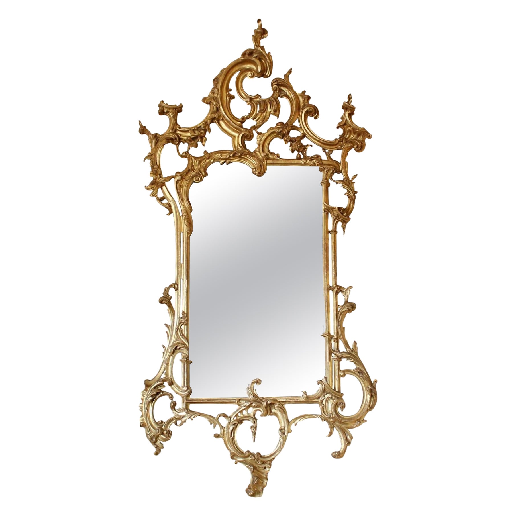 Miroir italien de style rococo sculpté et doré Chippendale