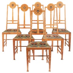 G M Ellwood pour J S Henry. Rare ensemble de huit chaises de salle à manger en chêne de style Arts and Crafts