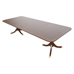 Kindel Furniture table de salle à manger géorgienne à double piédestal en acajou, revernie