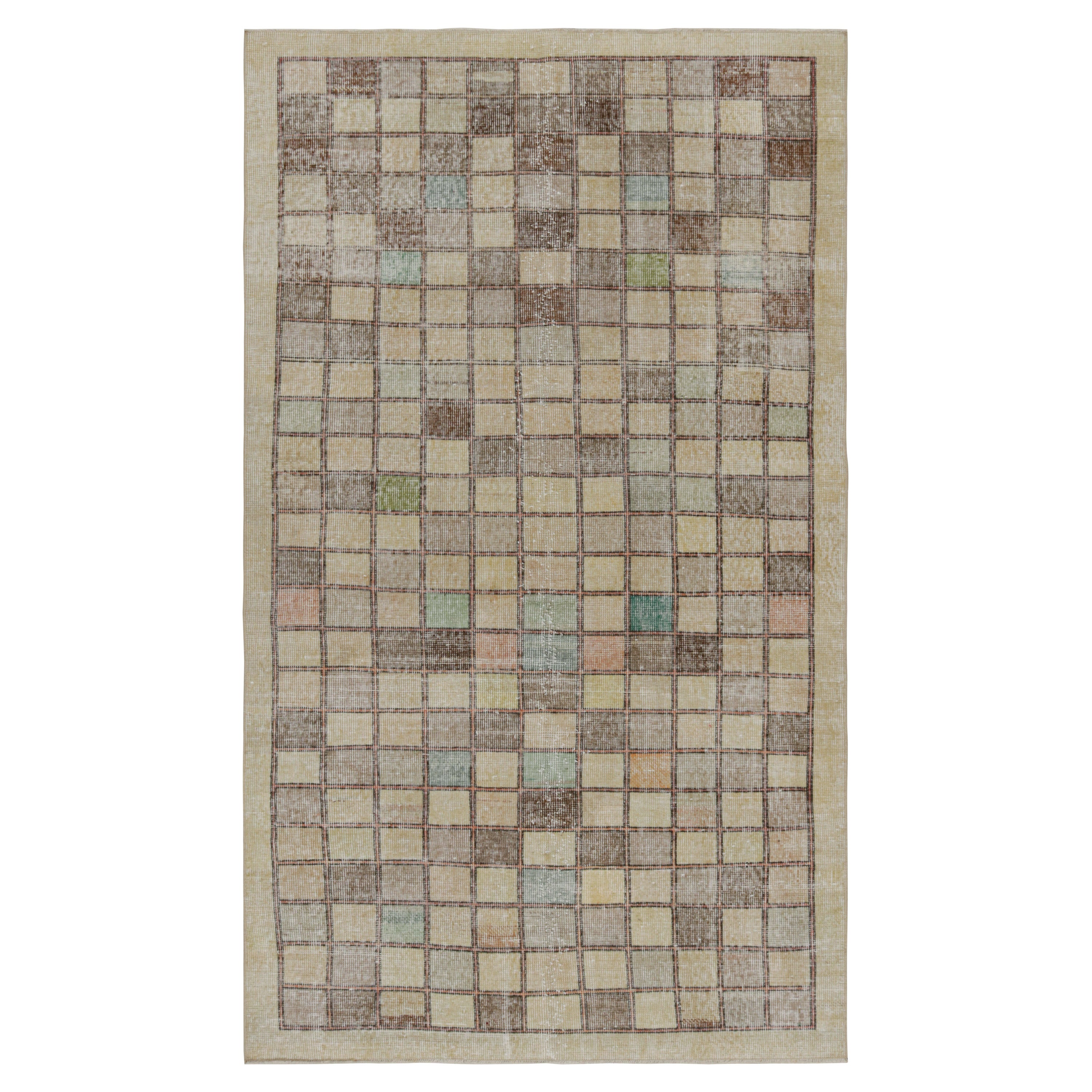 Vintage Zeki Müren Teppich mit quadratischen geometrischen Mustern, von Rug & Kilim im Angebot