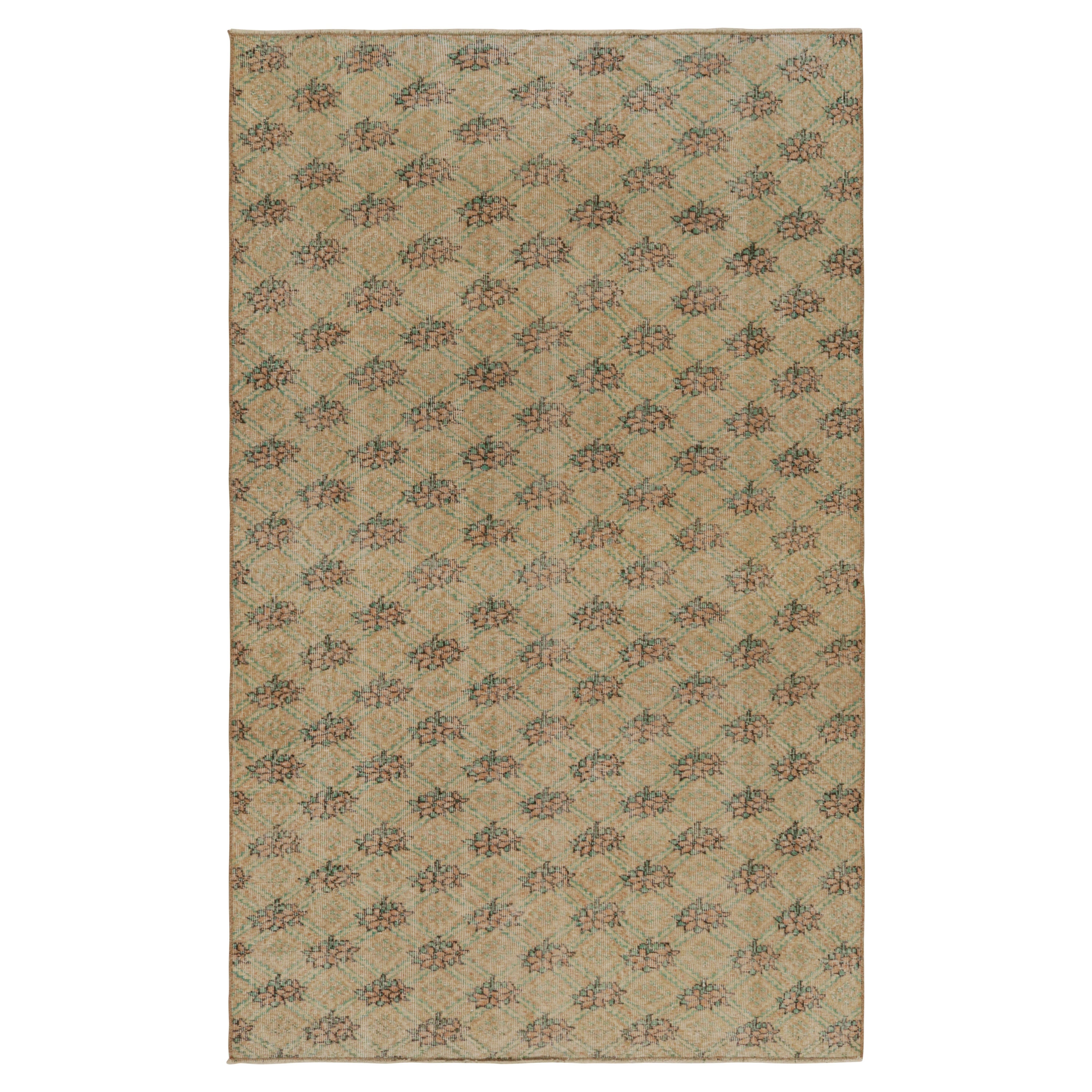 Vintage Zeki Müren Teppich, mit floralen geometrischen Mustern, von Rug & Kilim im Angebot
