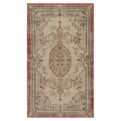 Vintage Zeki Müren Teppich, mit floralen geometrischen Mustern, von Rug & Kilim