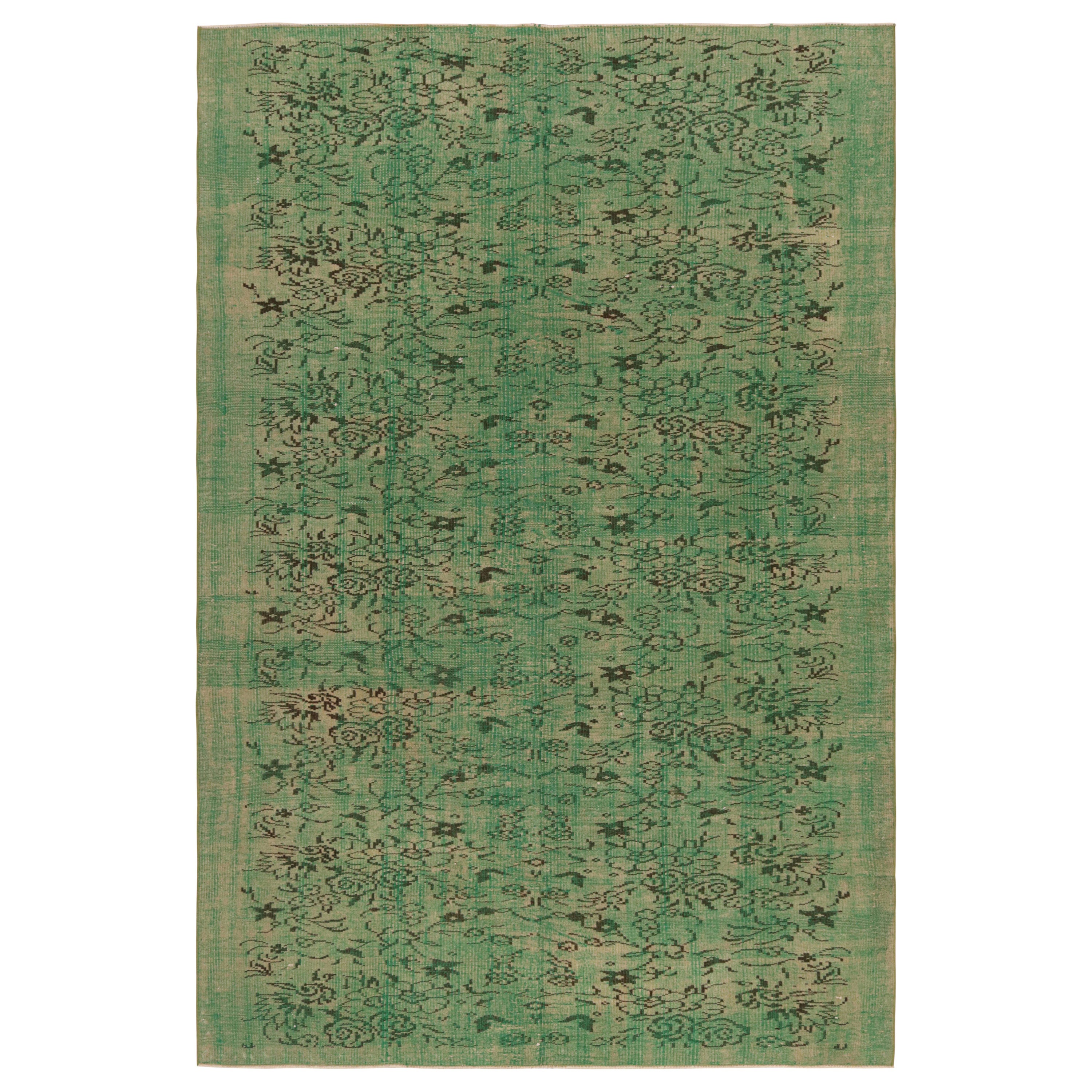 Tapis vintage Zeki Müren en vert avec motifs floraux, de Rug & Kilim