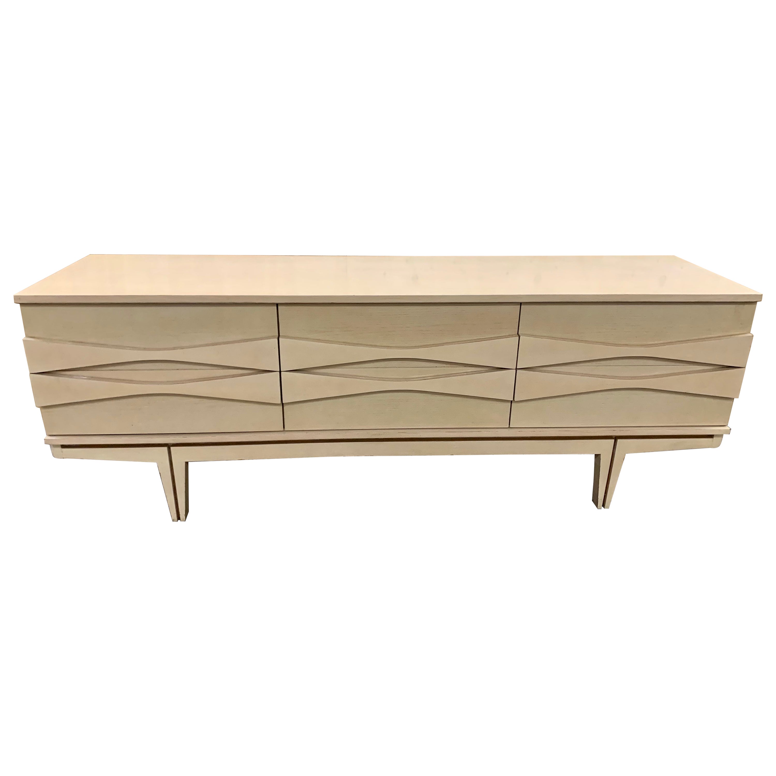 Supercool Mid Century Modern French 1960s credenza or sideboard with eggshell/beige high gloss lacqured 
