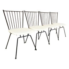 Quatre chaises en métal laqué dans le style de Colette Gueden, vers 1960