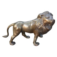 Grande sculpture de lion en laiton Hollywood Regency