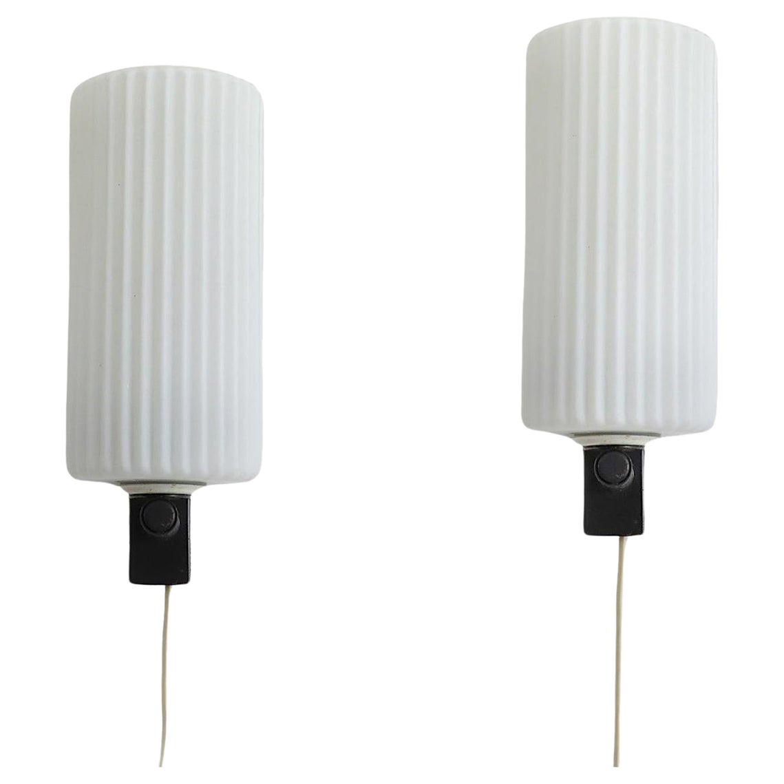 Wandleuchter aus Philips- Milchglas aus der Mitte des Jahrhunderts, 1960er Jahre, Paar