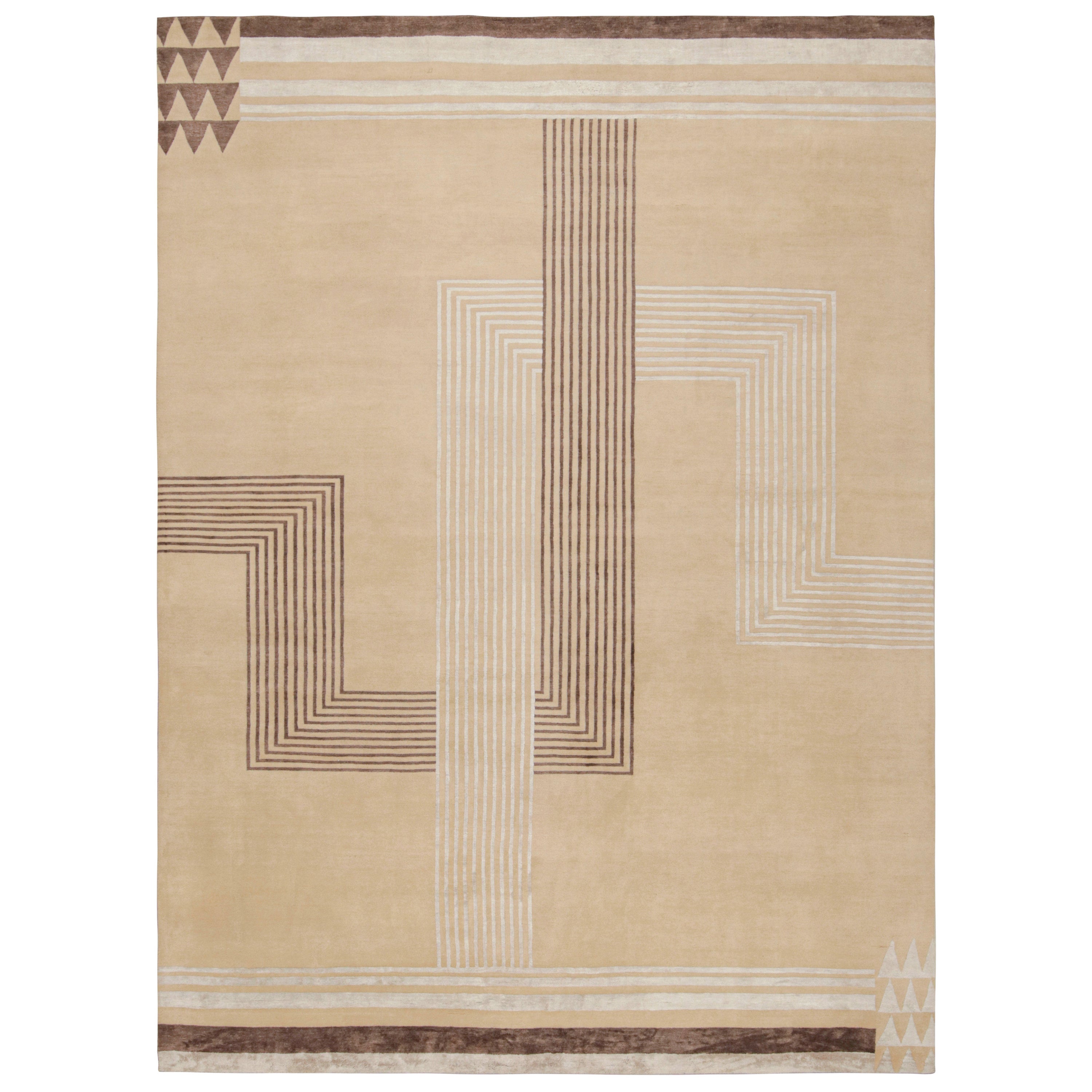 Rug & Kilim's French Art Deco Rug with Beige-Brown Patterns (tapis de style Art déco français avec des motifs beiges et bruns) en vente
