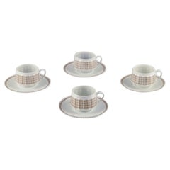 Arabia, Finlandia, set di quattro tazze da caffè "Pallas" con piattini. 1970s.