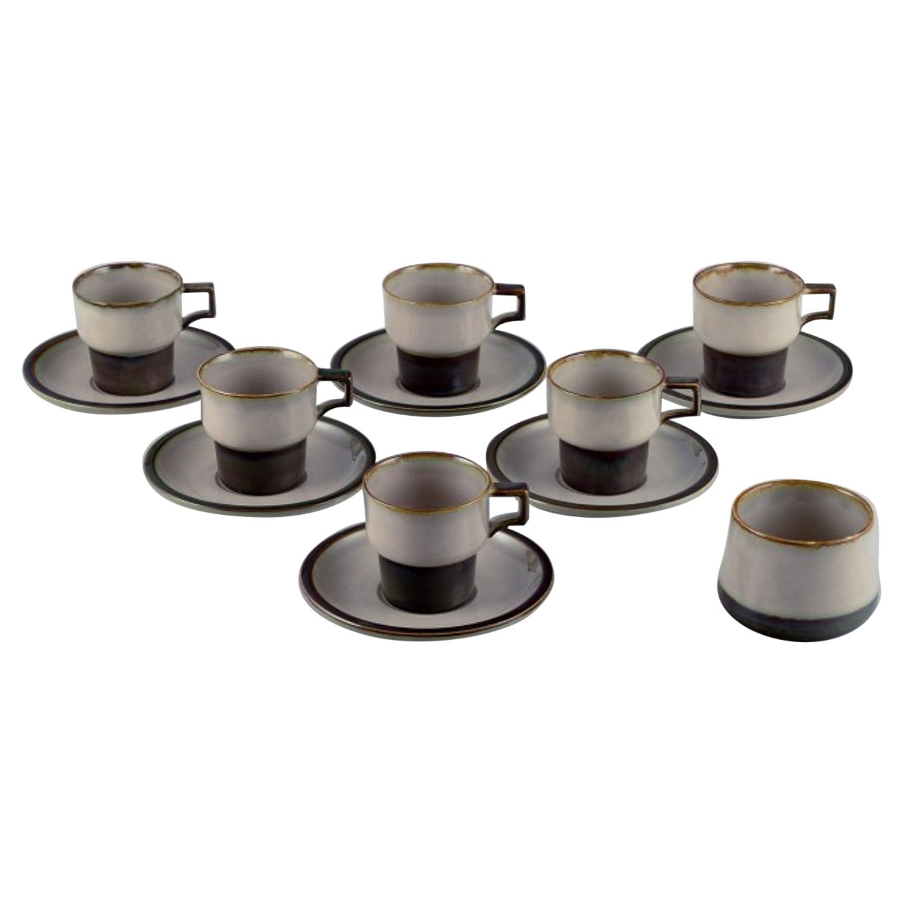 Bing & Grøndahl, "Tema", ensemble de six tasses à café avec soucoupes en grès. en vente