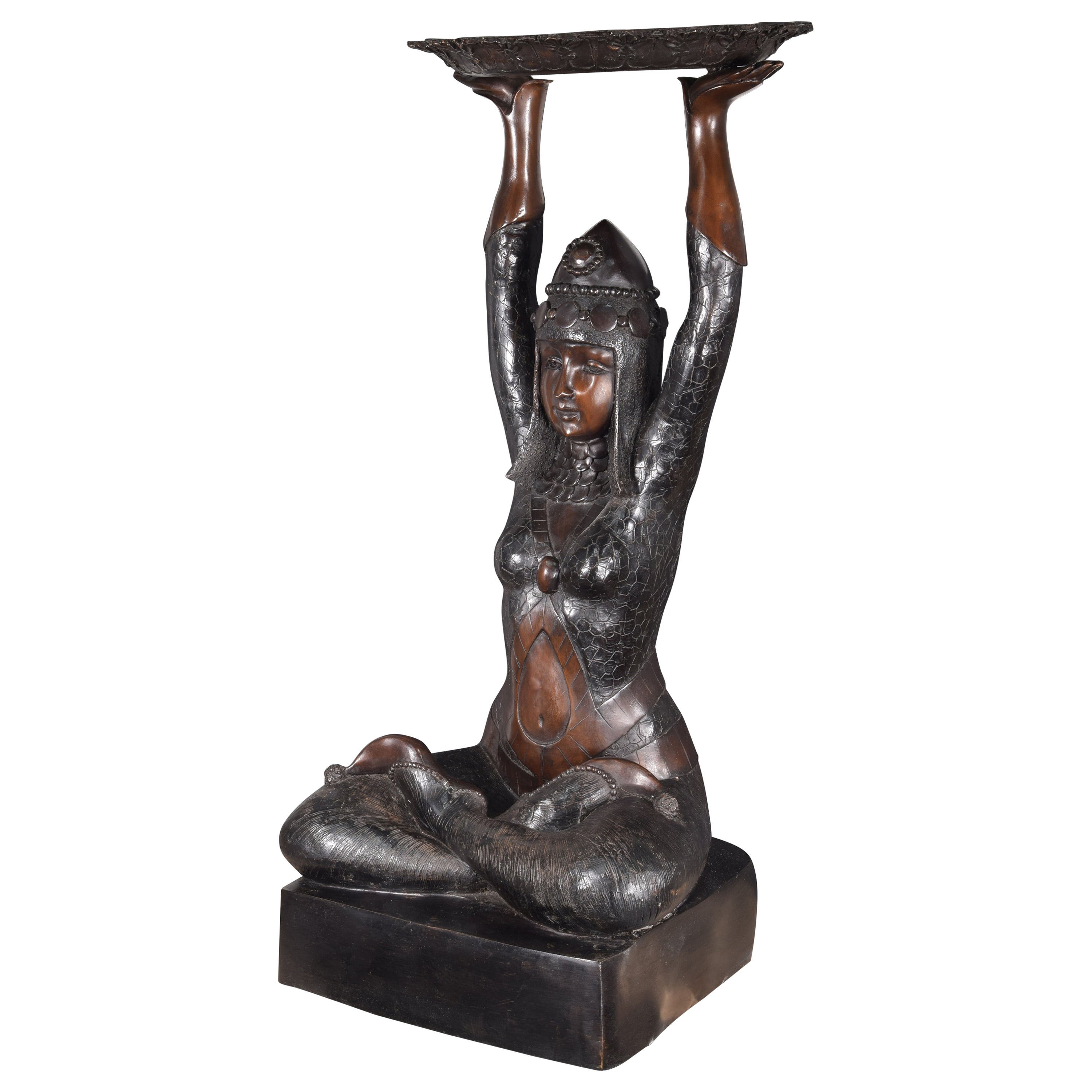 Seated offering lady. Bronze. 20th century, after Art Dèco. For Sale