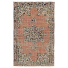Türkischer Vintage-Teppich in Lachsrot mit Blumenmedaillon, von Rug & Kilim, aus Teppich