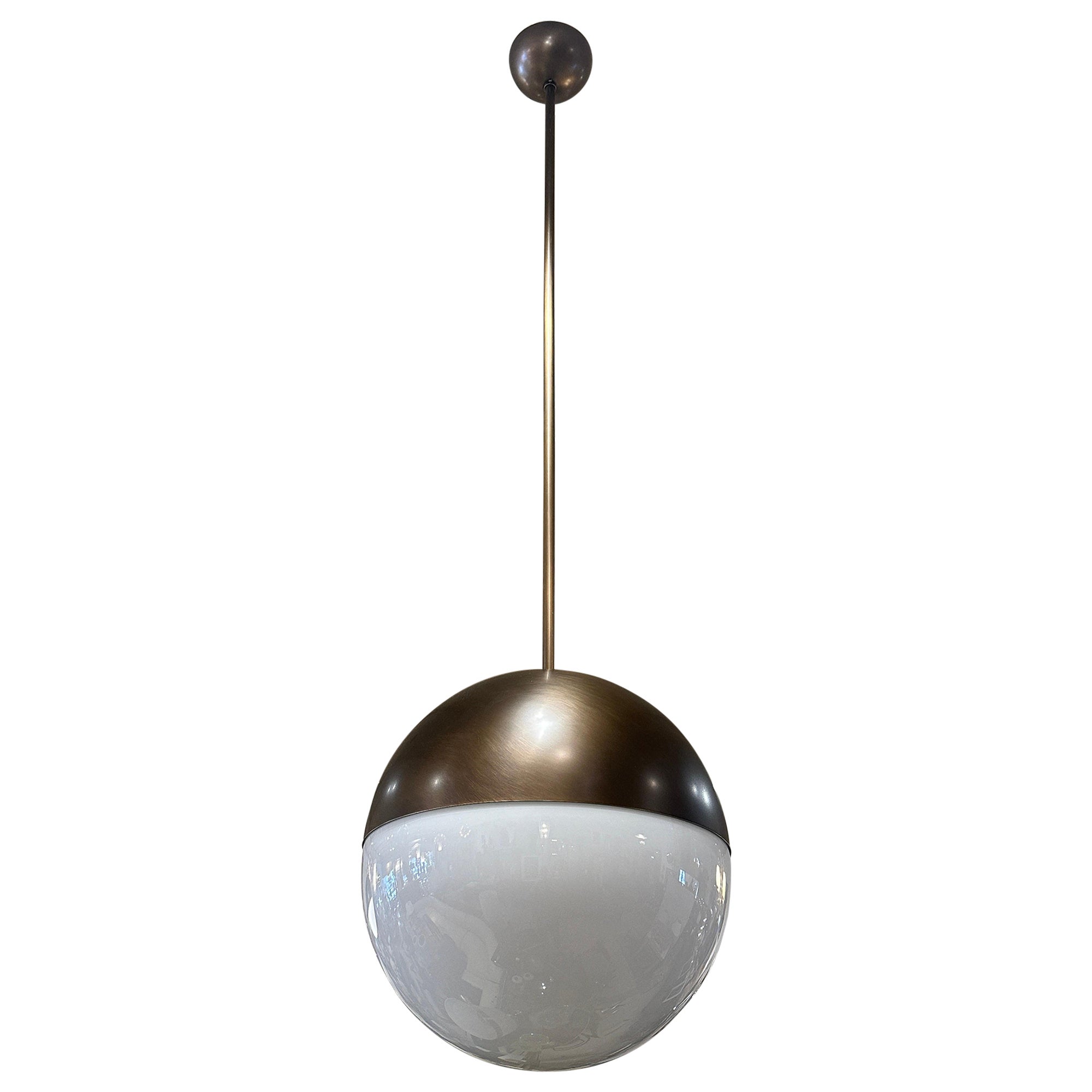 Globe-Anhänger aus Murano-Glas in Bronze und Weiß (ZWEI Stück erhältlich) im Angebot