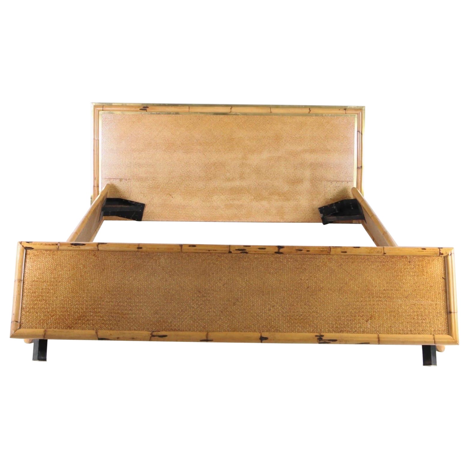 Großes Vintage-Bett aus Bambus und Messing im Angebot
