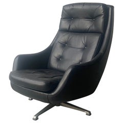 Mid century modern Danish lounge chair by Kanari