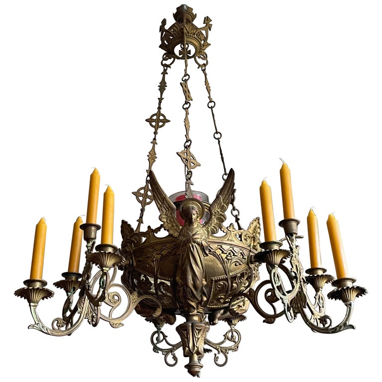 Lampadario a candela in bronzo in stile gotico revival w. Sculture della  Vergine Maria e della Croce Mariana in vendita su 1stDibs