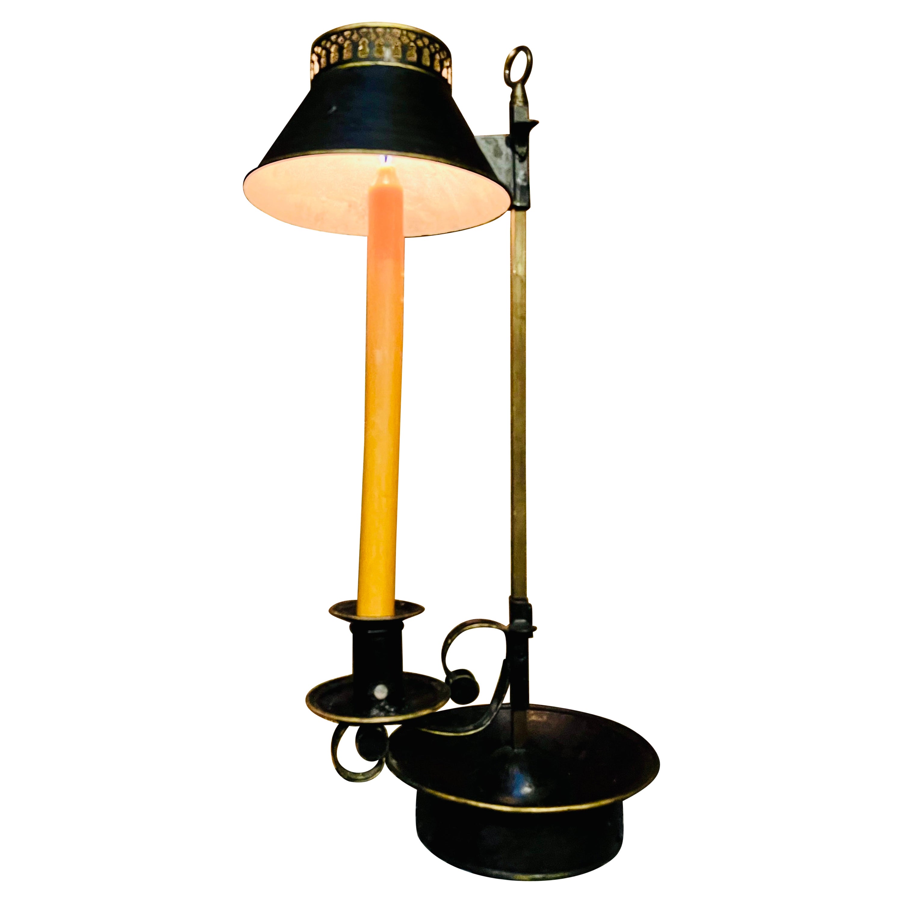 CIRCA 1820 Französisch 19. Jahrhundert Regency Periode Kerzenständer Tole Bouillotte Lampe im Angebot
