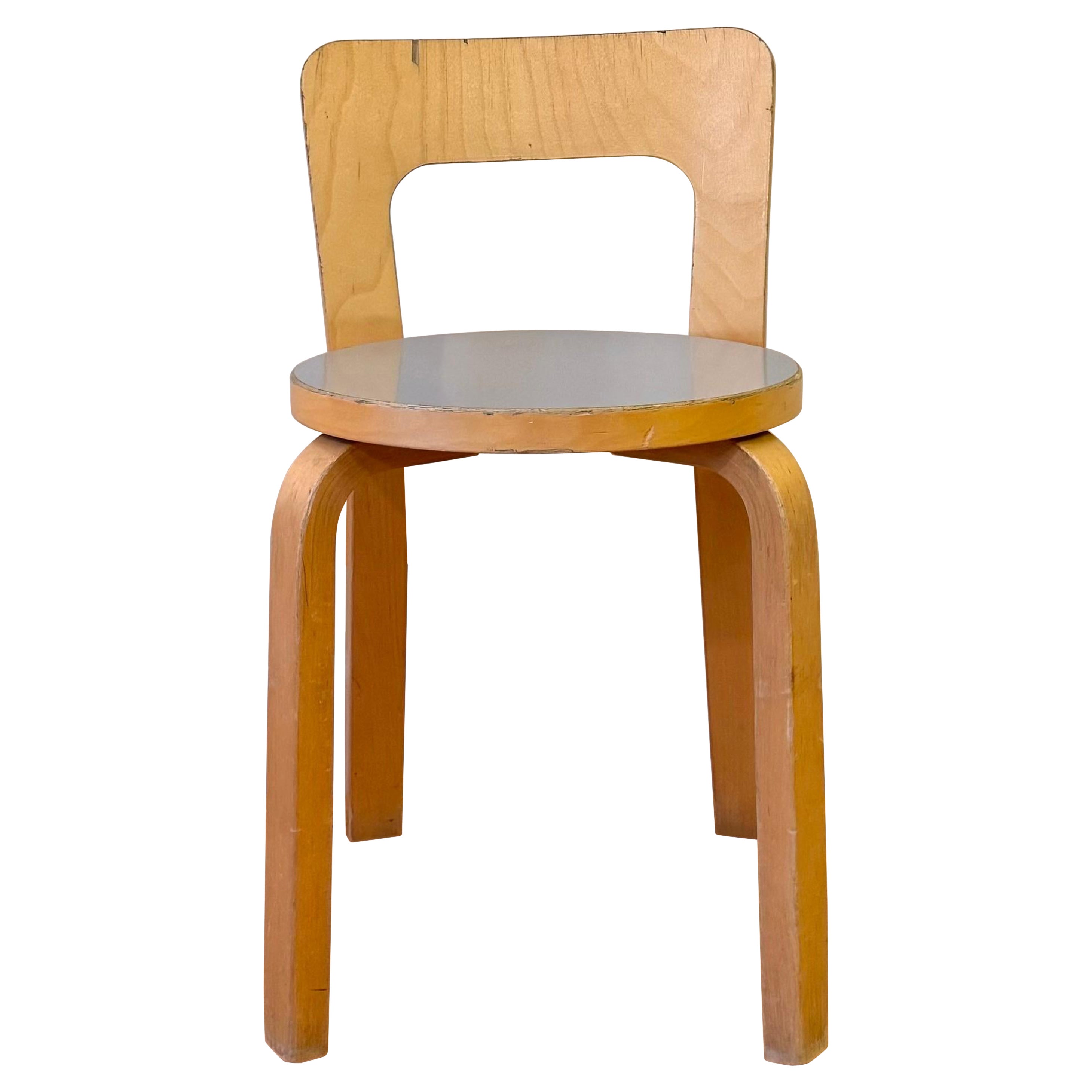 Chair 65 by Alvar Aalto for Artek (White laminate) For Sale