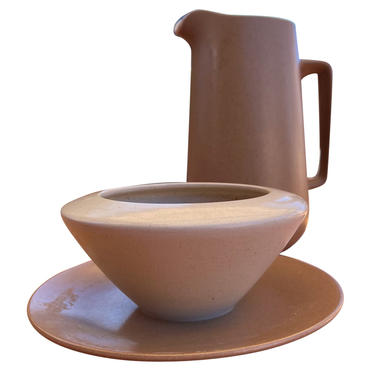 2000s Tan Two-tone Bowl and Saucer Gravy Boat
California Tempo Brown
by METLOX - POPPYTRAIL - VERNON
8 diameter x 3.5 h
Preowned vintage condition. 
See all images
Metlox pitcher sold separately.