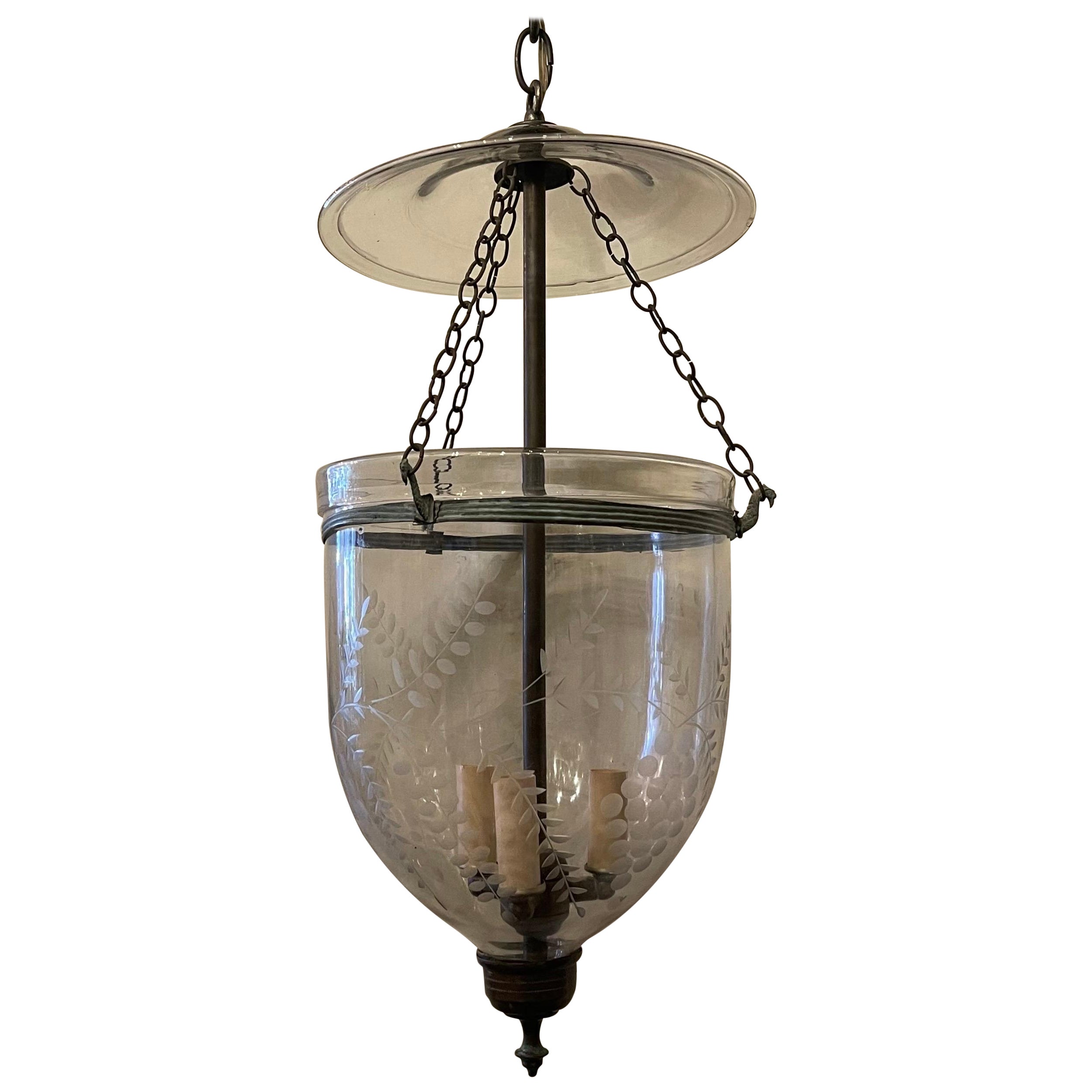 Vintage geätztes Glas Blätter Weinrebe Bell Jar Laterne Messing Vaughan Fixture