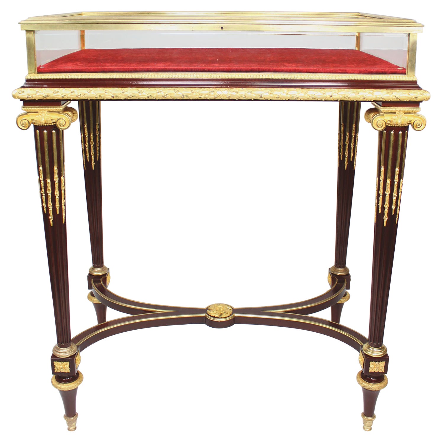 Table de Vitrine Bijouterie de Style Louis XVI montée en Acajou et Ormolu -Henri Dasson en vente