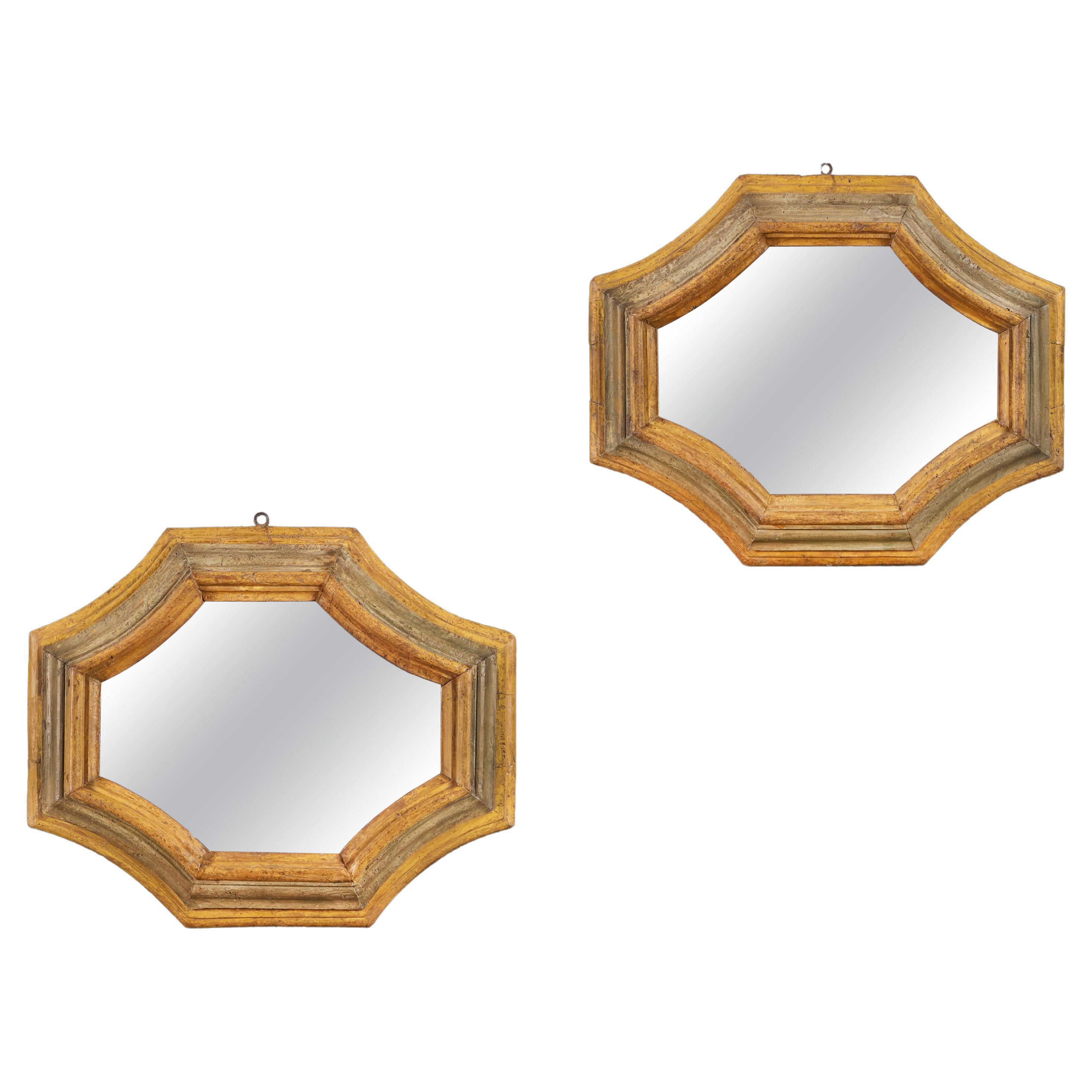 Paire inhabituelle de miroirs octogonaux toscans du 18ème siècle