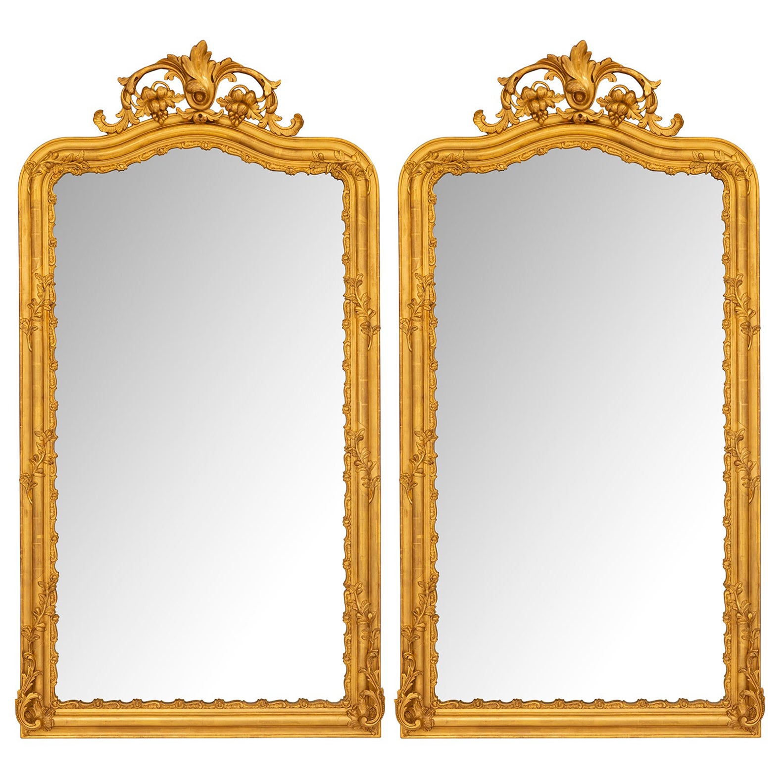 Paire de miroirs en bois doré d'époque Louis XV et Napoléon III du XIXe siècle en vente