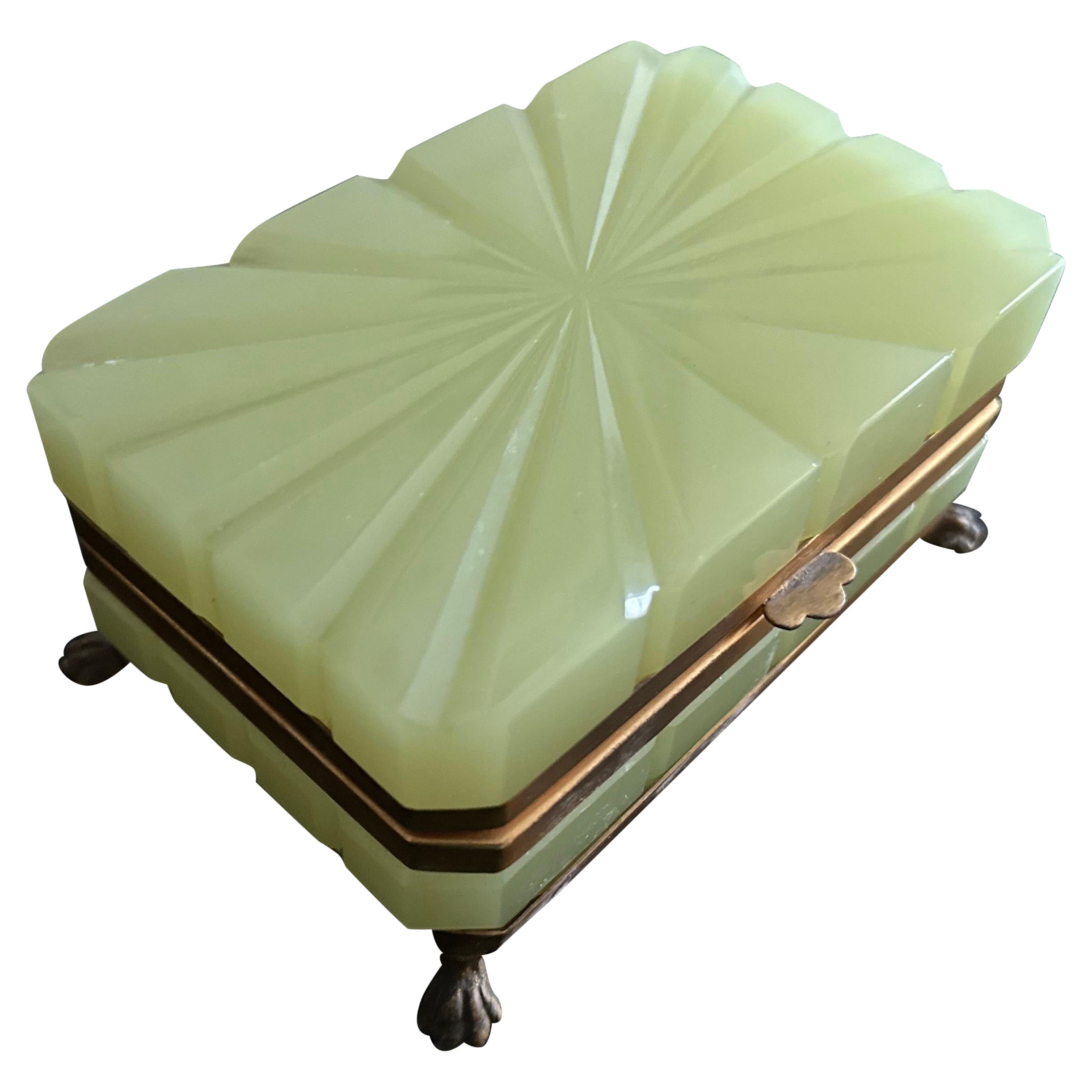 Rara Caja de Baratijas de Vidrio Opaline Francesa del Siglo XIX - Verde Pistacho