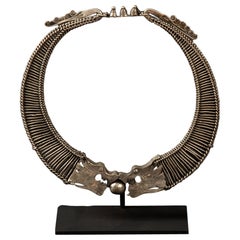 Miao Minority Tribe Halskette aus ineinandergreifenden Ketten, die in Drachen enden