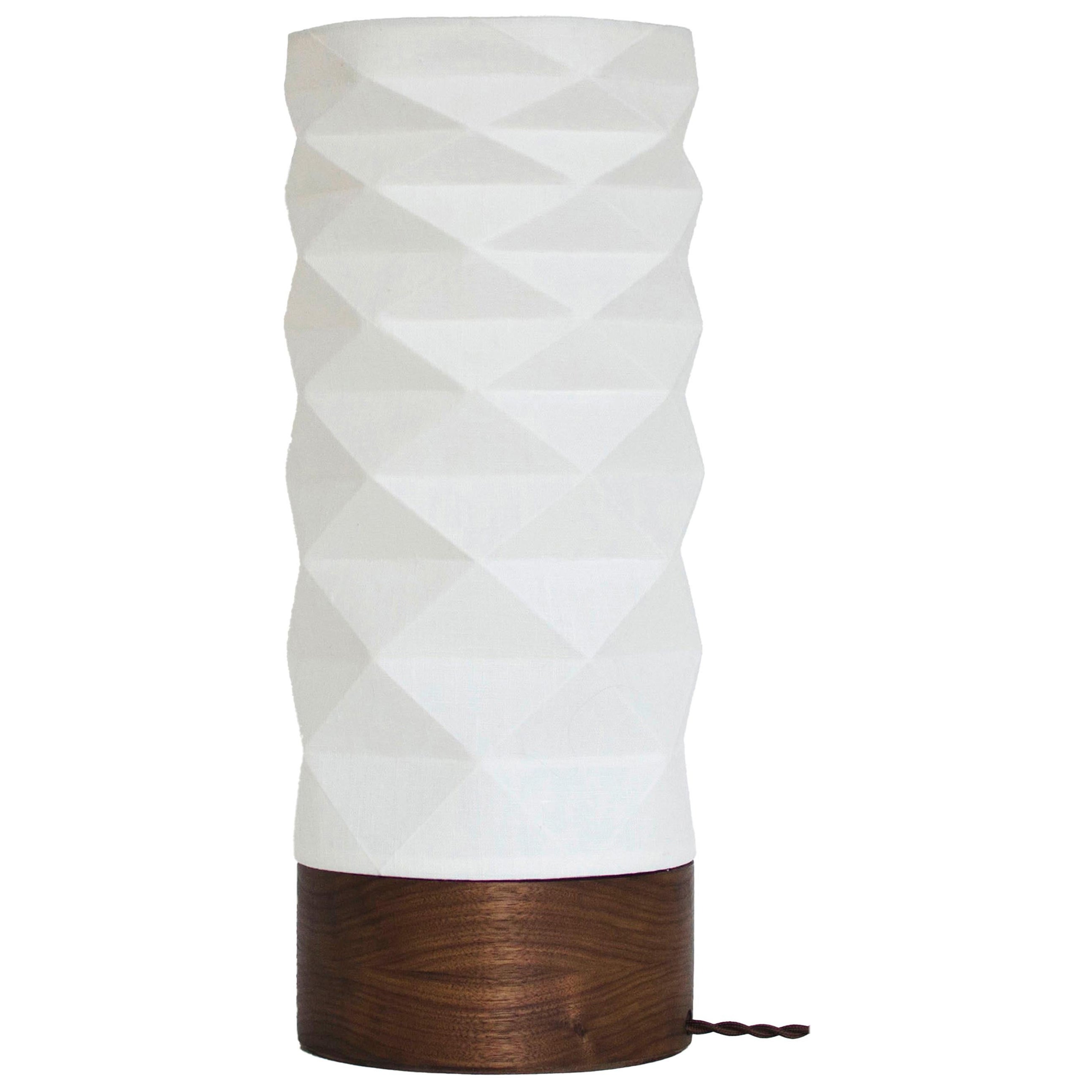 Lampe de table moderne avec base ronde par La Loupe
