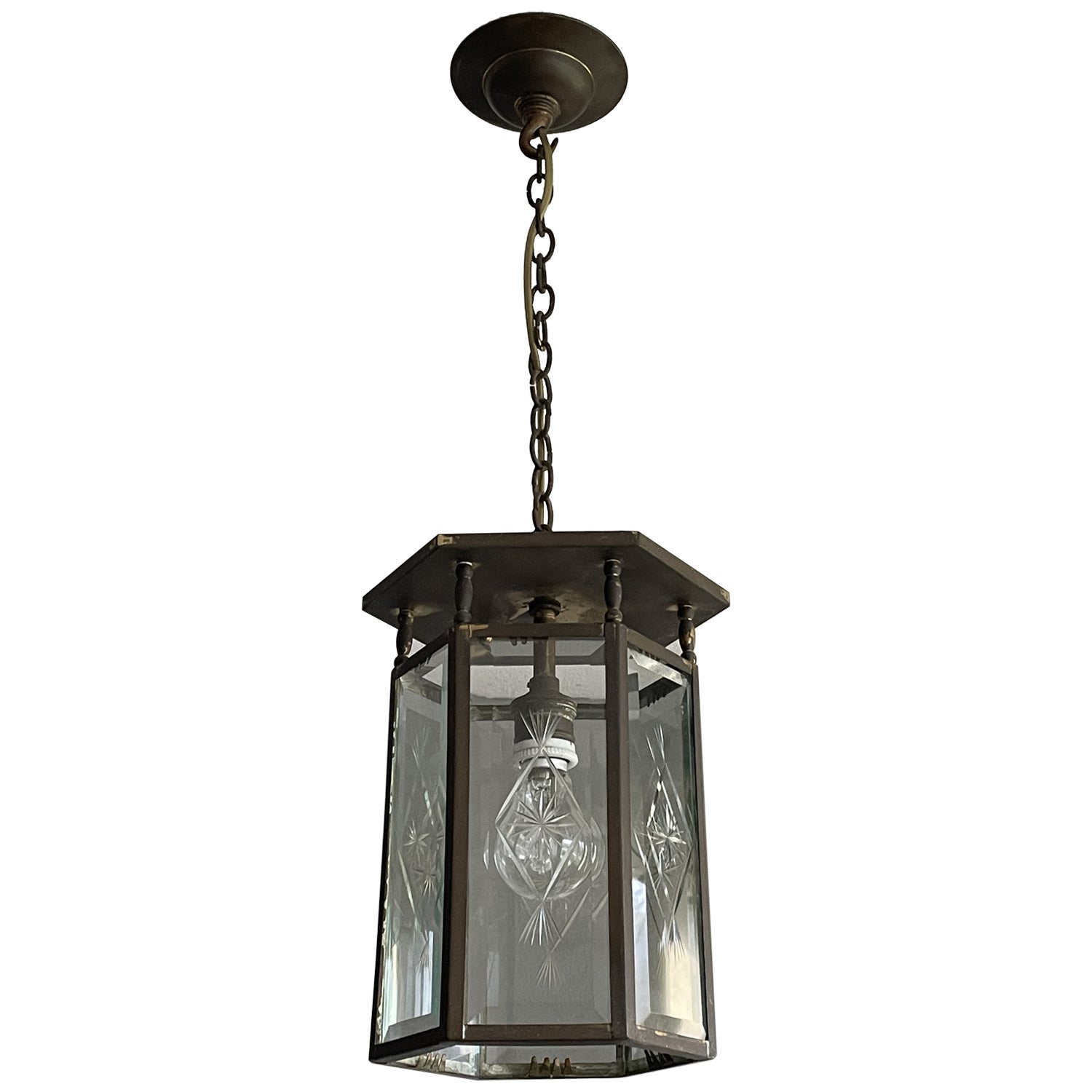 Élégante lanterne / lampe à suspension hollandaise Arts & Crafts en laiton et verre étoilé gravé en vente