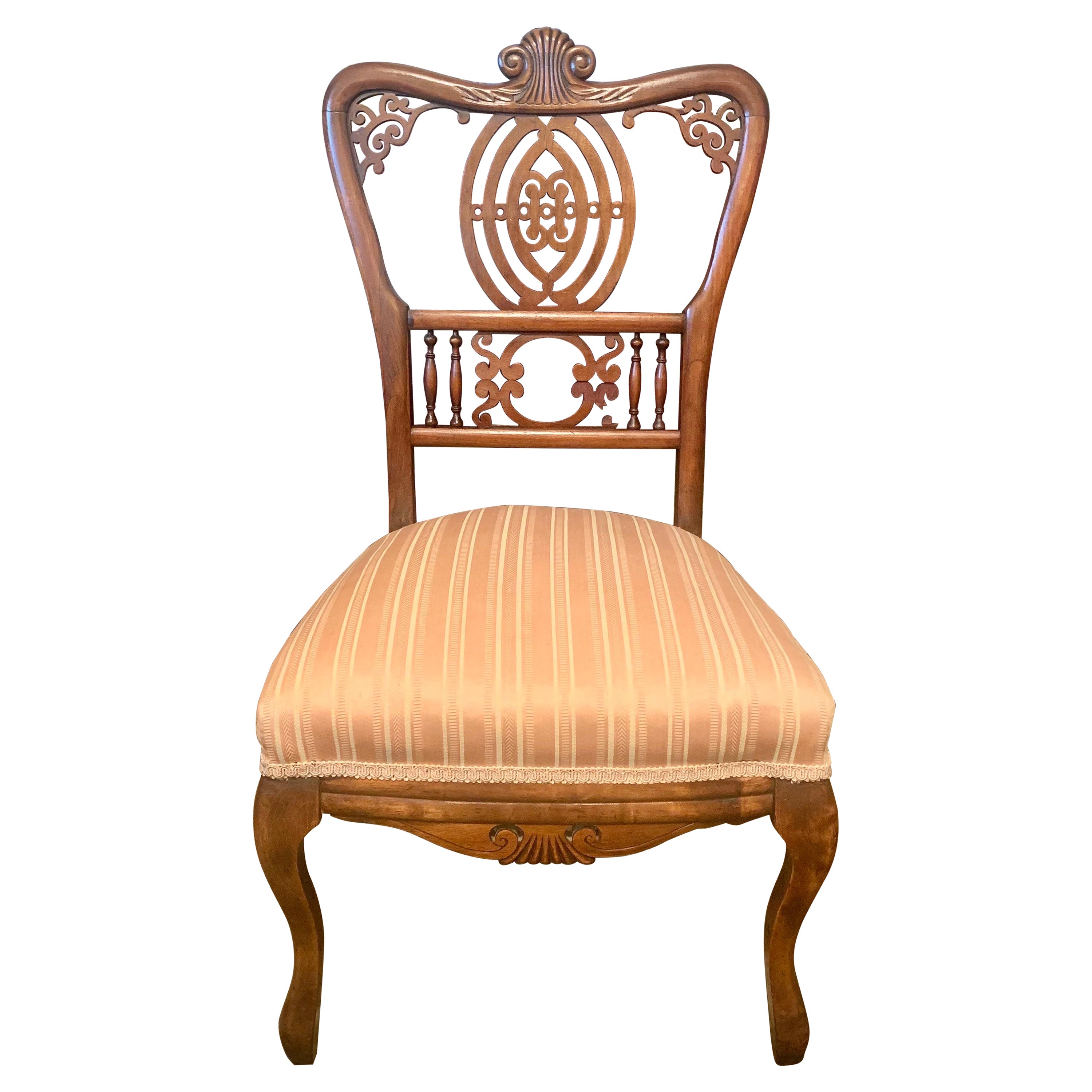 Ancienne chaise pantoufle victorienne ornée en vente