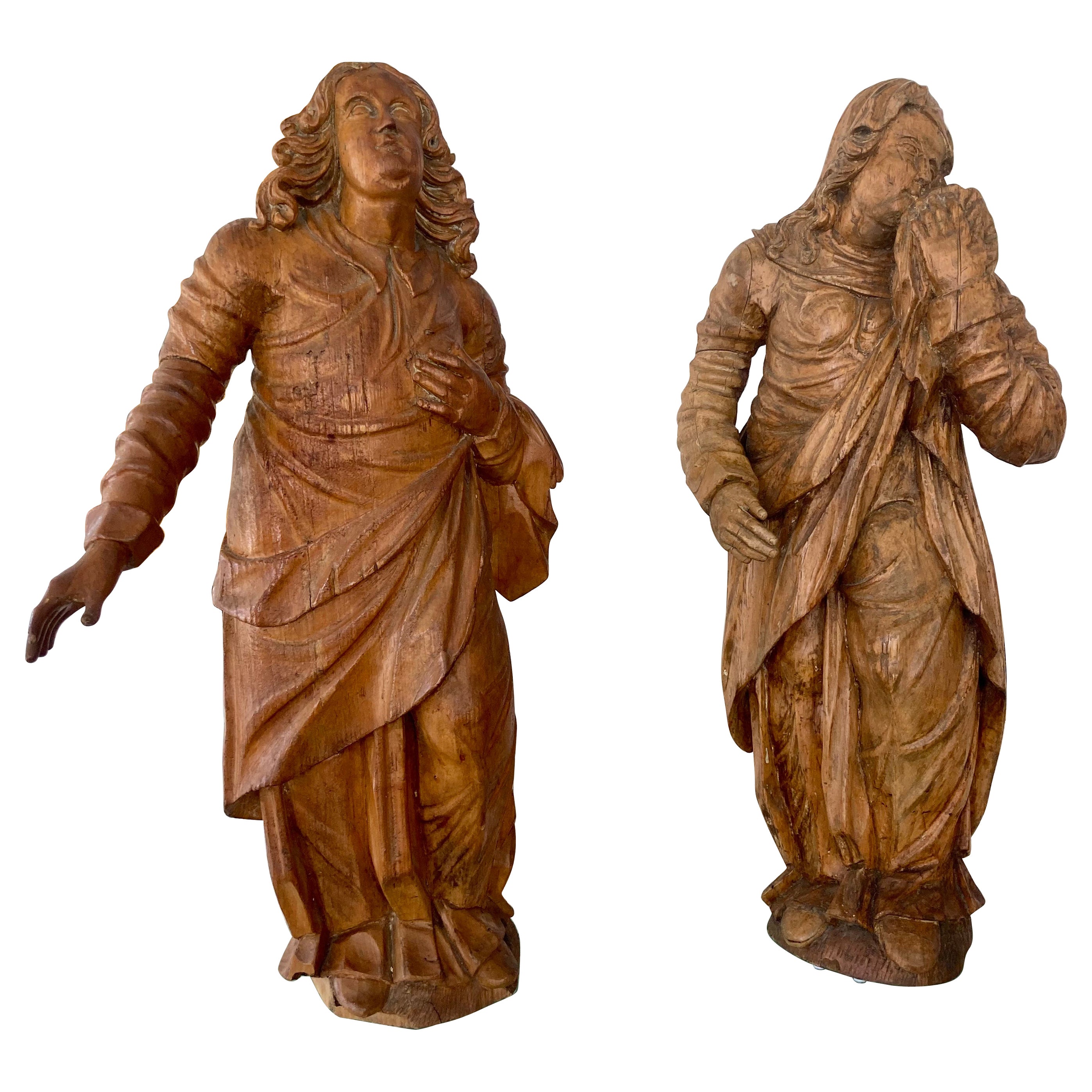 Paar französische Barock-Figurenskulpturen aus geschnitztem Holz im Barockstil des 17. Jahrhunderts im Angebot