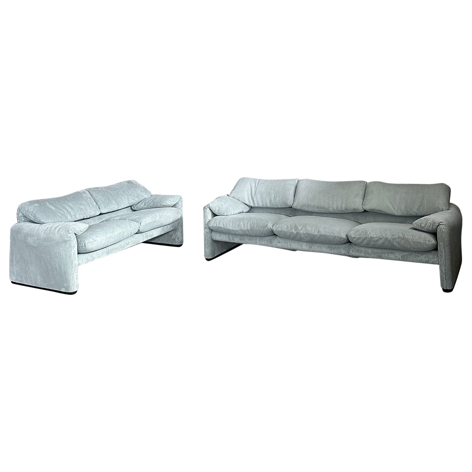Pair of Maralunga sofas design by Vico Magistretti for Cassina 2seater - 3seater For Sale