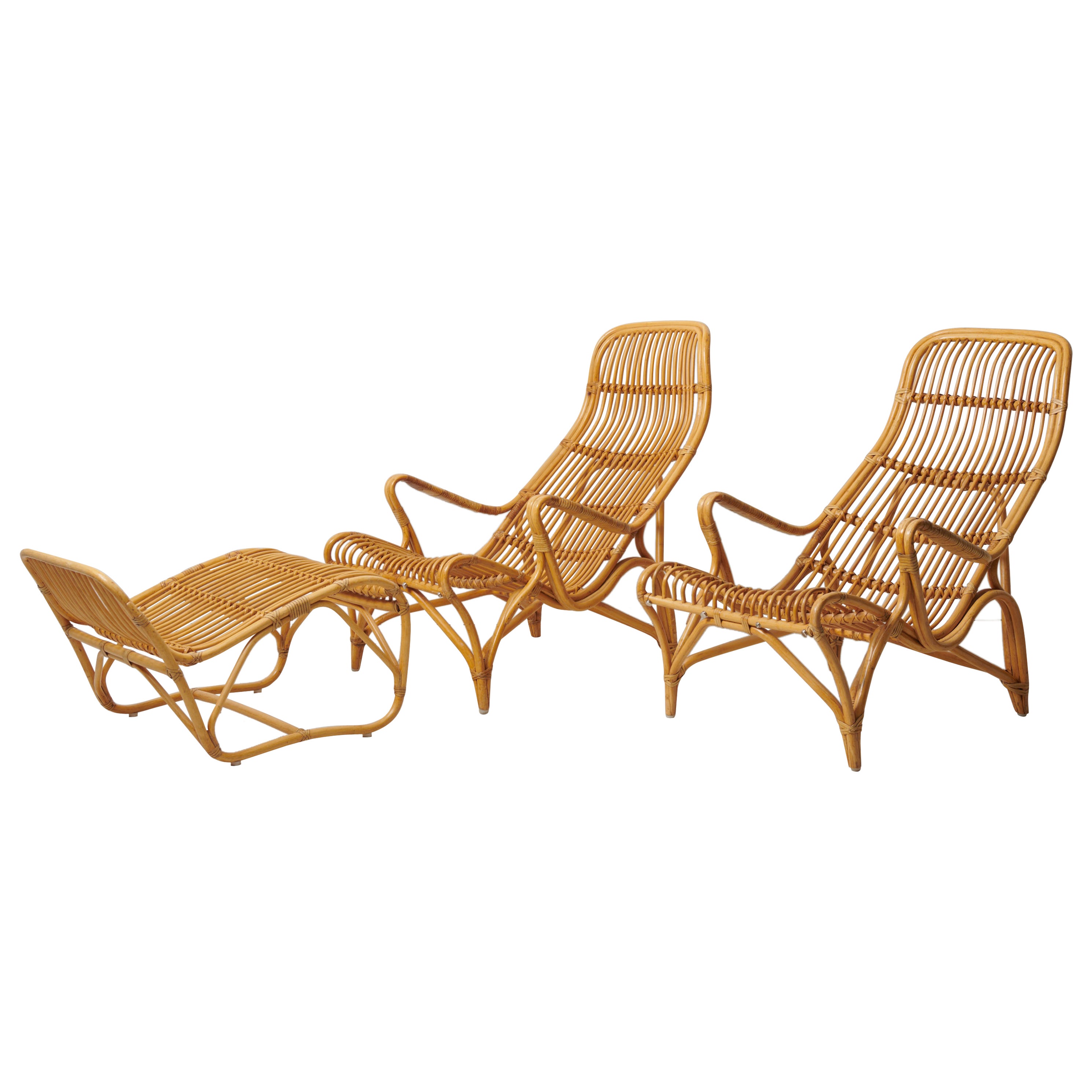 Swedish Modern Bruno Mathsson Pair of Rattan Lounge Chairs and Footstool For Sale