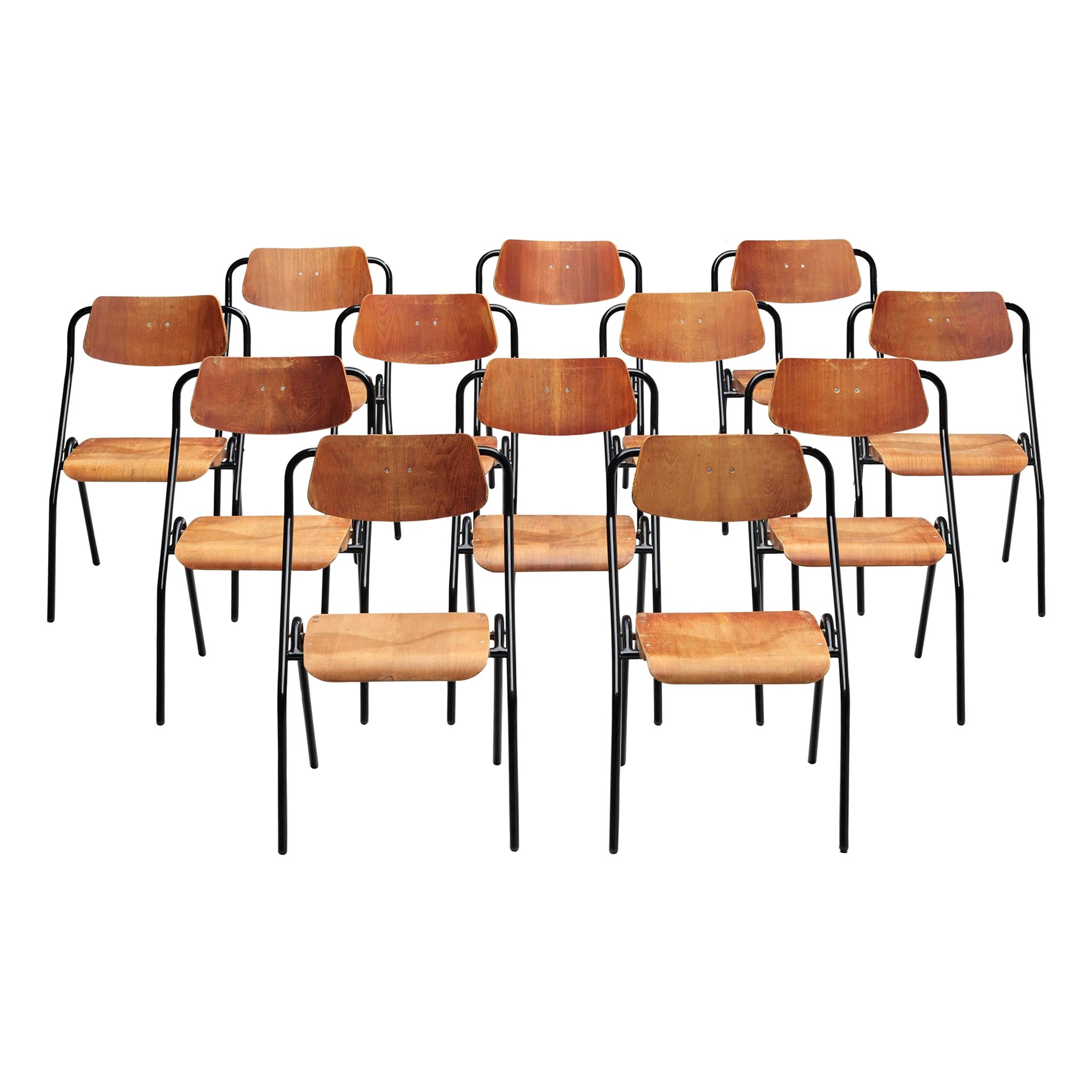 Grand ensemble de douze chaises hollandaises à structure tubulaire noire 
