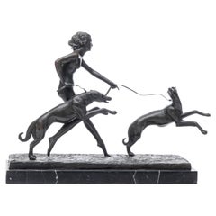 D'après Marcel Bouraine Sculpture en bronze Art Déco, Femme courant avec des chiens